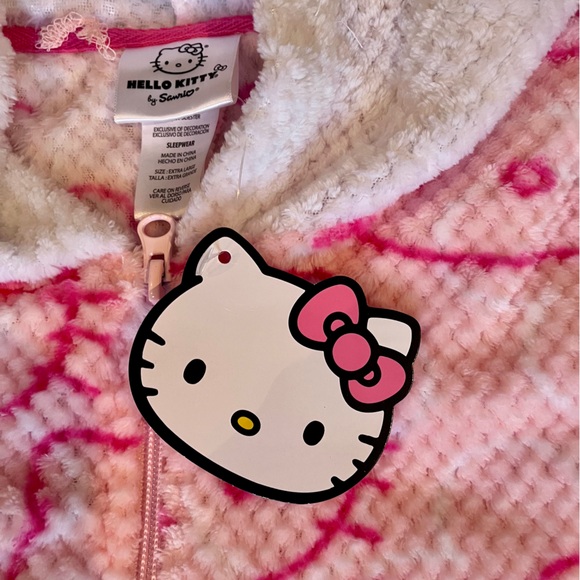 Hello Kitty women’s one piece pyjamas with hood - Size extra large - Picture 4 of 7